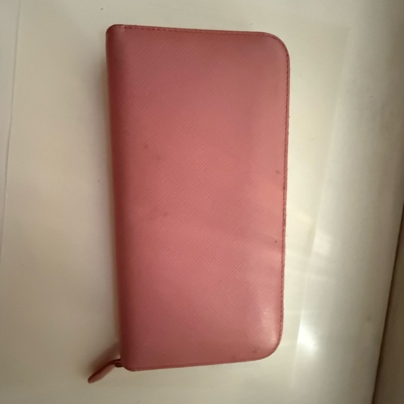 Prada Pink Women's Wallet. Saffiano leather. Good condition. - Picture 2 of 7